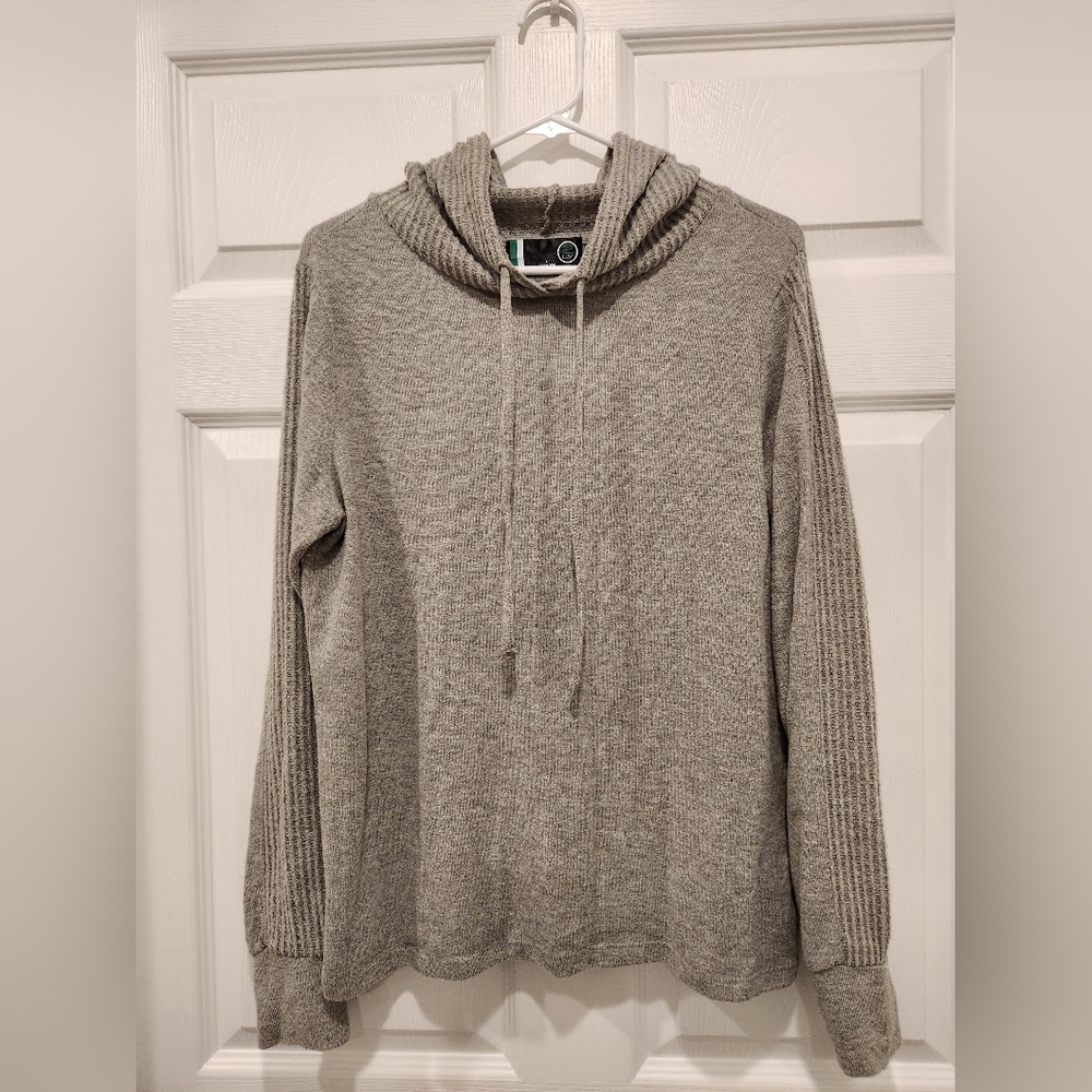 L gray hoodie